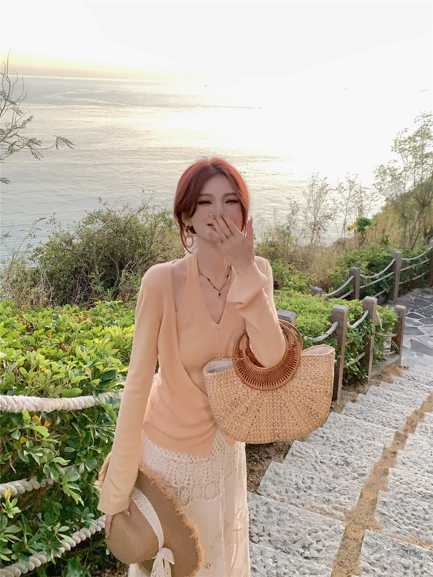 

Весенне-летний вязаный топ для женщин из двух частей с бретелями, повседневный, для работы, из мягкой шерстяной смеси, с длинными рукавами