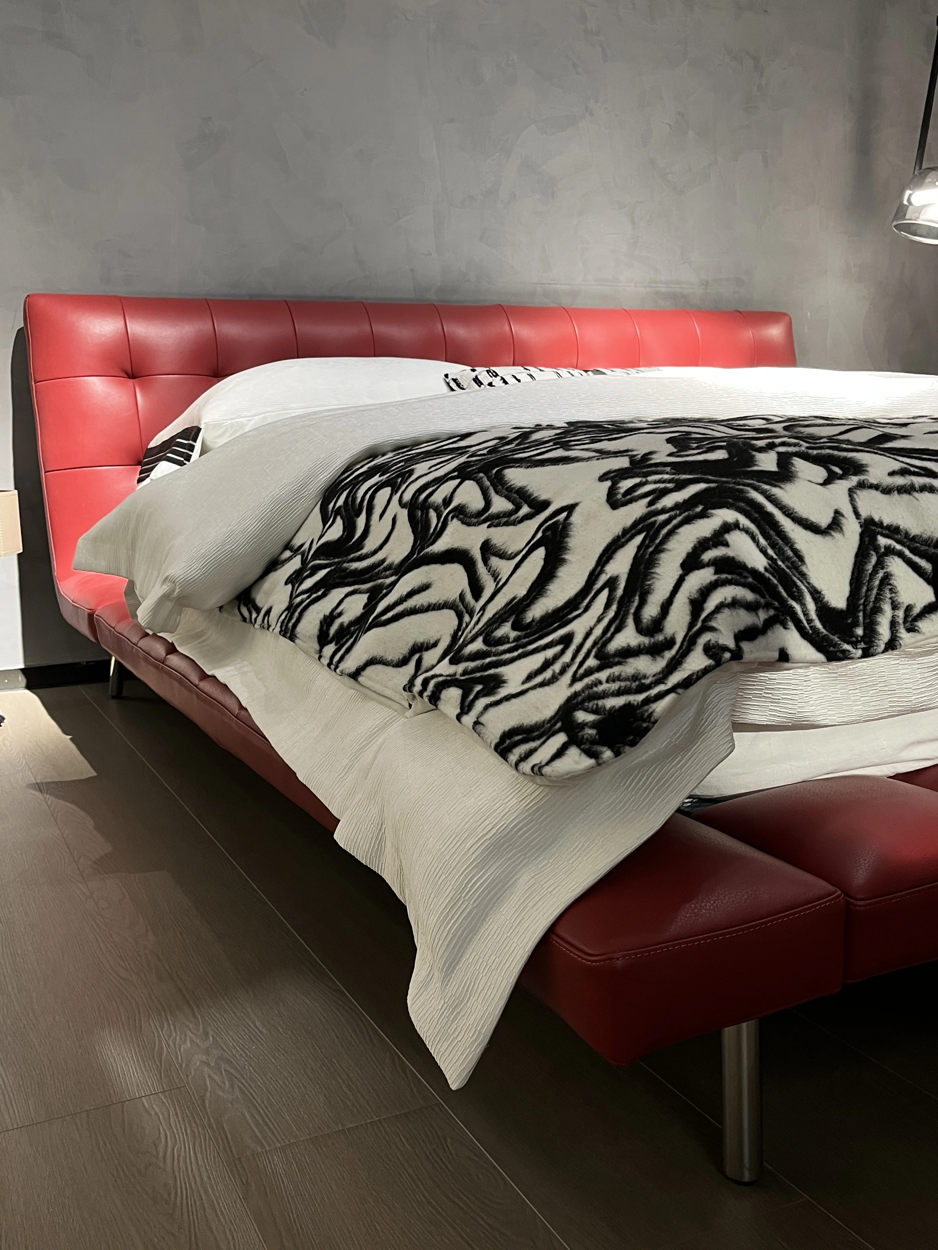 #w Modern Luxury Unique Design Upholstered Genuine Leather Double Sizes Bed Frame Bedroom Sets