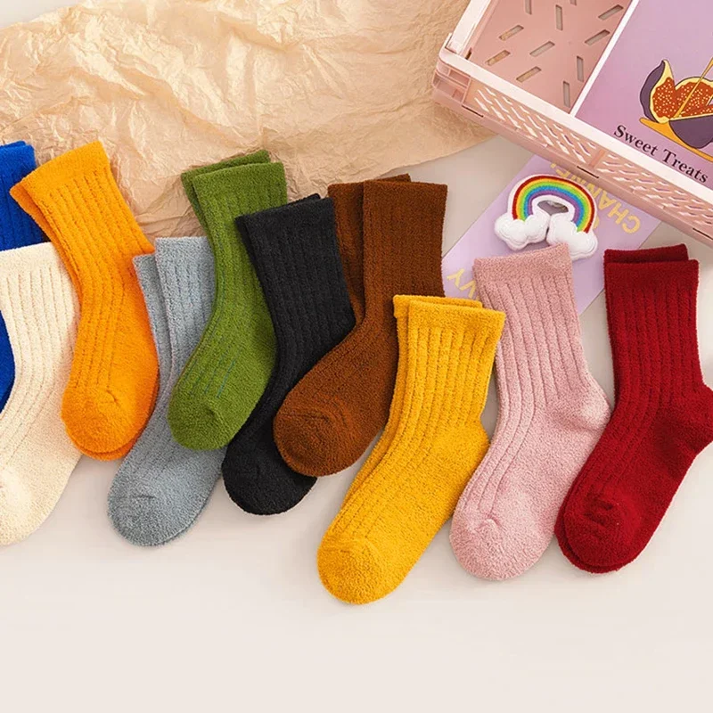 

Осенне-зимние корейские модные носки из кораллового флиса, теплые носки для мальчиков и девочек, однотонные чулки для маленьких детей 1-15 лет