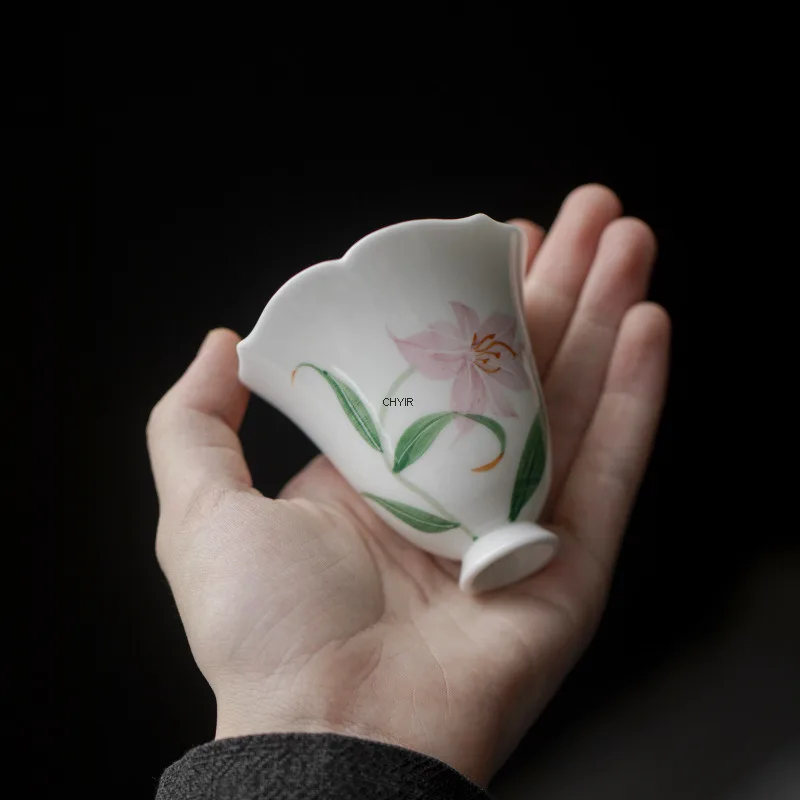 

Jade Clay Underglaze Hand-painted Lily Flower Mouth Master Cup Household Ceramic Tea Set White Porcelain Fragrance Cup Tea