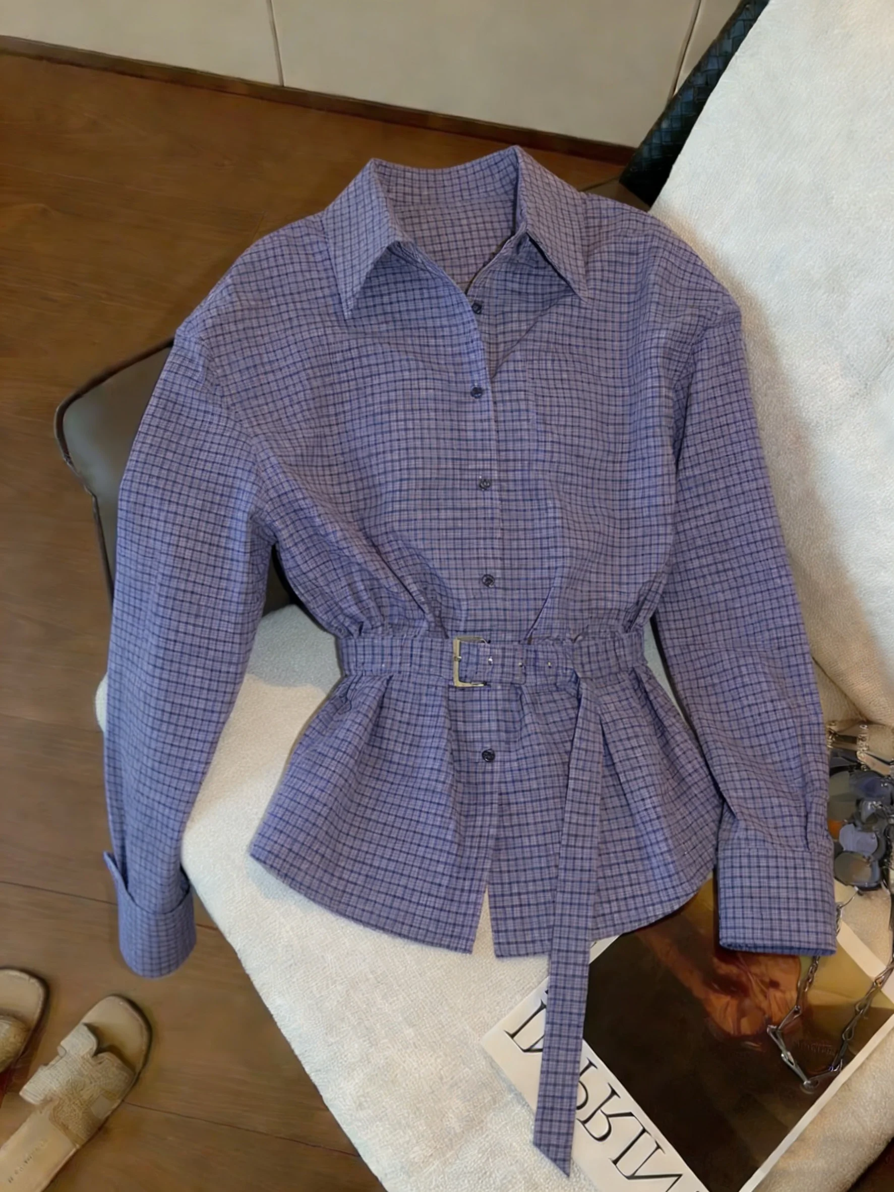 

Американская ретро-рубашка в синюю клетку с воротником-стойкой, весенне-осенняя, в корейском стиле, с поясом, утягивающая талию, для женщин