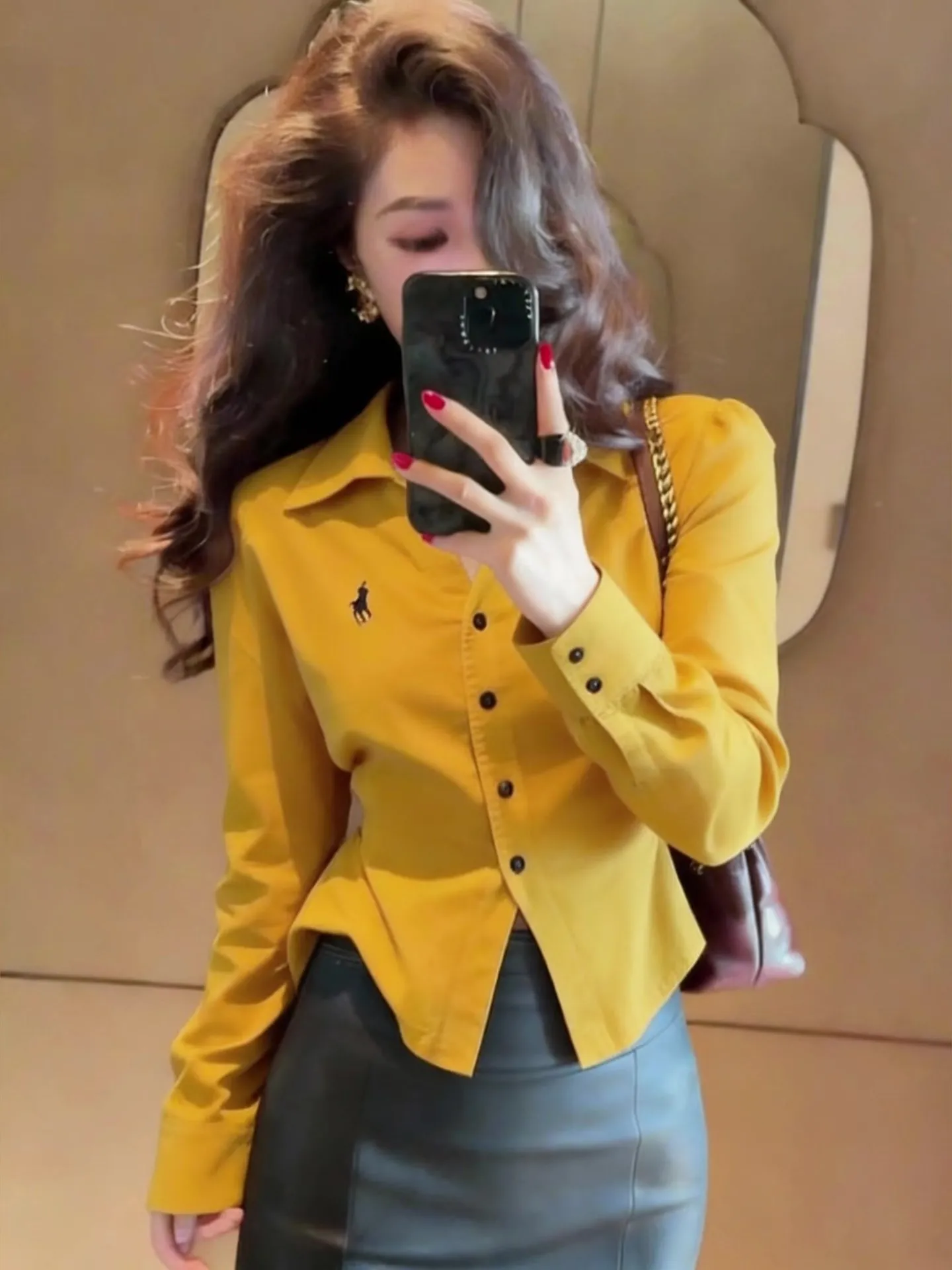 

Spring 2026 Luxury Yellow Long Sve irt Waist Cinched Commute Friendly Versatile Top Age Defng Straight Cut Korean Sle
