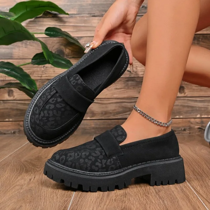 

Кожаная обувь для женщин, модная леопардовая обувь на платформе, женские лоферы без шнуровки, женская обувь высокого качества на мягкой подошве, большой размер 2025, новинка