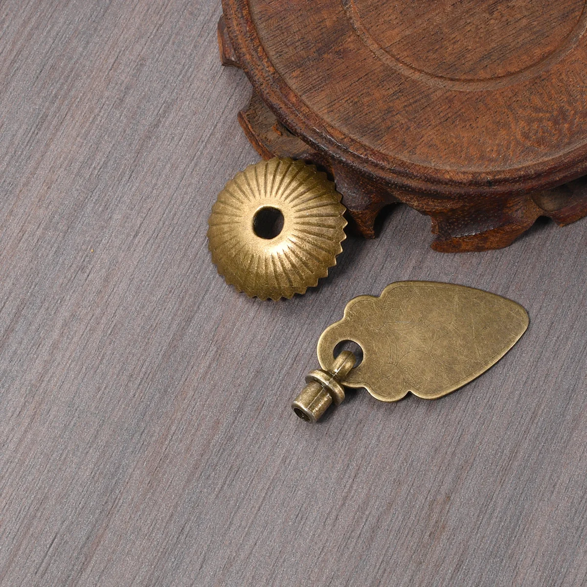 Chinese Cabinet Pulls Drawer Handles Furniture Door Iron Zinc Alloy Small Knobs Pendant Pulls with Screws, Antique Brass Finish