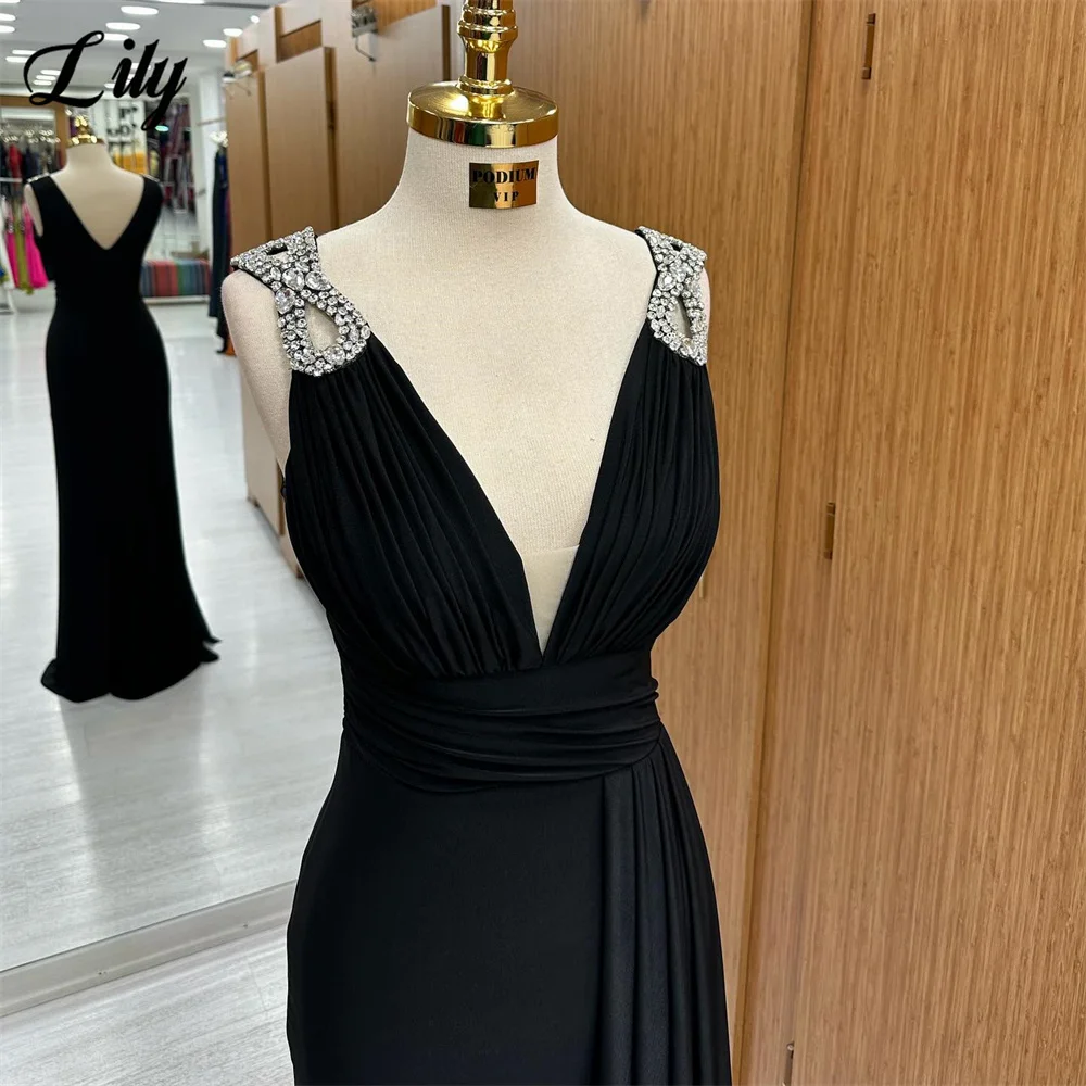 Lily Simple Black Prom Dress With Pleats Deep V-Neck Evening Dress Crystal Tank Beach Satin Party Dress Open Back فساتين السهرة