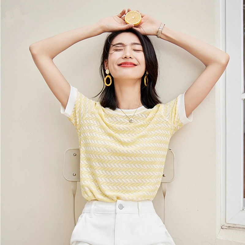 

Yellow light and thin striped knitted short sleeved women's summer short T-shirt 2024 new loose fitting breathable thin top