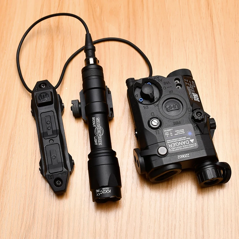 Kit WADSN PEQ15 láser + linterna táctica M600C doble control