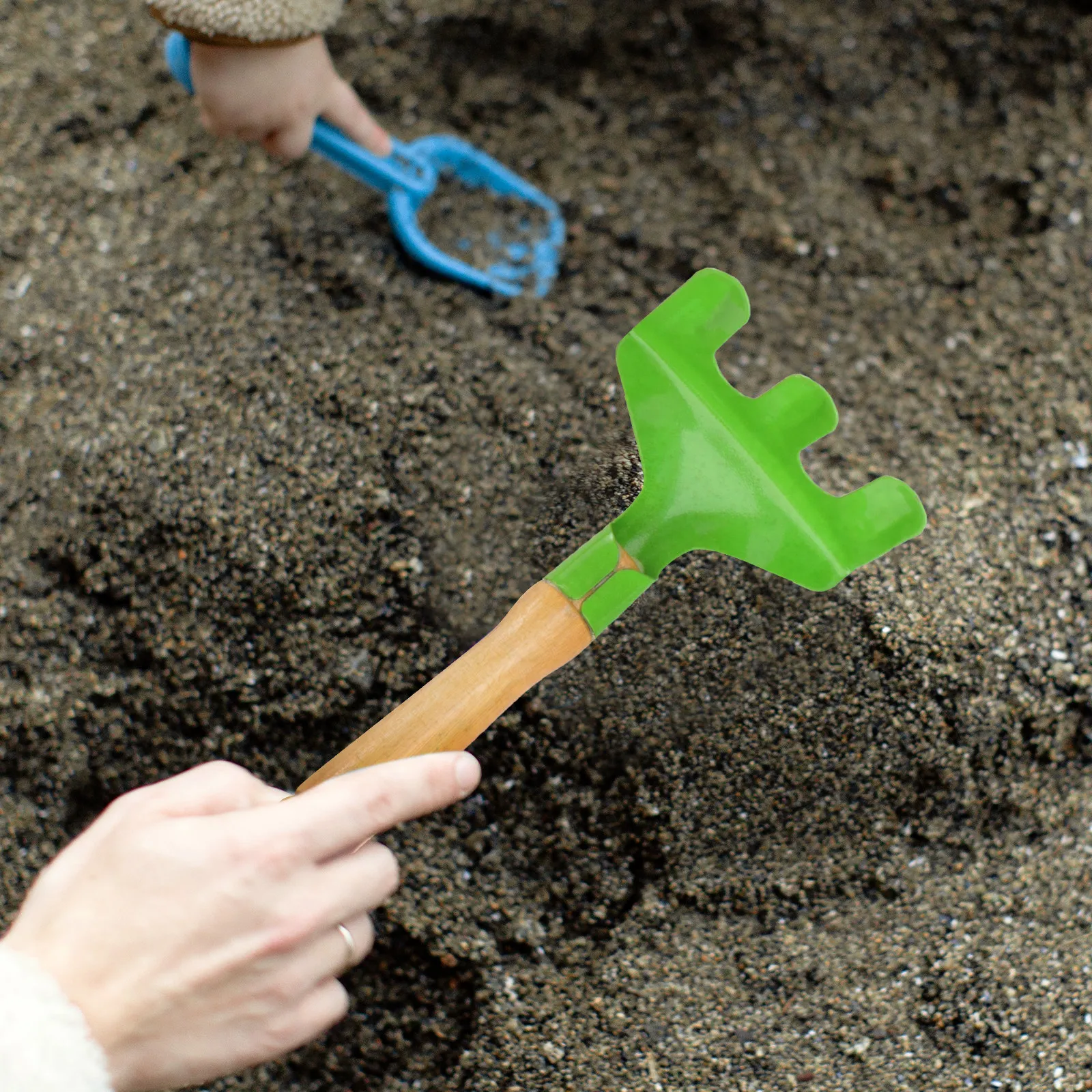 

Набор из 3 металлических лопаток и граблей с деревянными ручками, садовые инструменты для улицы, игрушки для песочницы для детей, инструменты для игр с песком на пляже, игрушка для пляжной песочницы