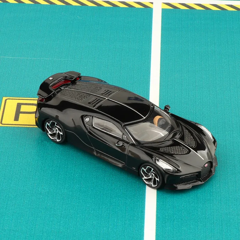 Auto in lega Auto sportiva Fondo in ferro Pneumatico in gomma Modello di simulazione Decorazione Collezione di ornamenti Auto giocattolo