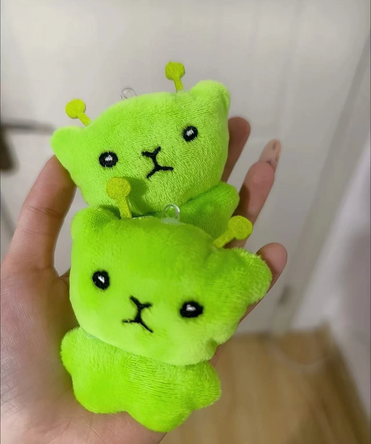 Süße Alien Katze Plüsch Anhänger Super weiche Plüschpuppen Schlüsselanhänger Kawaii Mini Spielzeug Rucksack Anhänger schöne Tasche Dekor Weihnachtsgeschenk – Detail 4