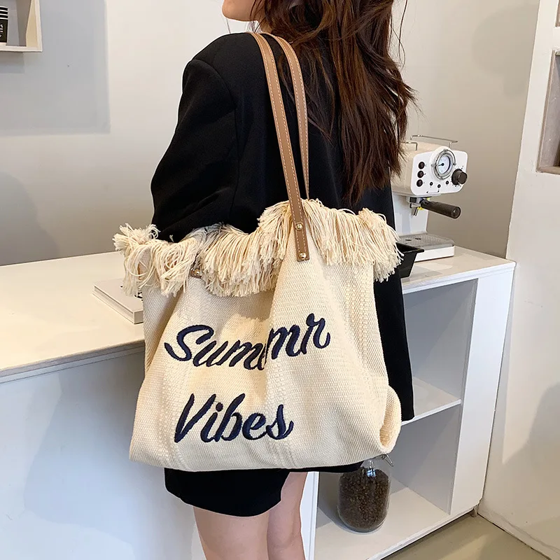 

Large-capacity Literary and Casual Tote Bag for Women. New Fashion Trend, Knitted, with A Sense of Luxury, Single-shoulder Bag.