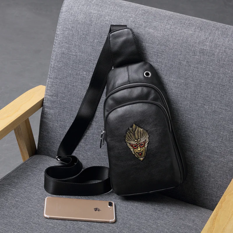 الرجال مرسومة باليد نمط عبر حقيبة صدر للرجال نمط جلد طبيعي الصدر عادية الكتف شخصية رسمت باليد Wukong حقيبة رجالية