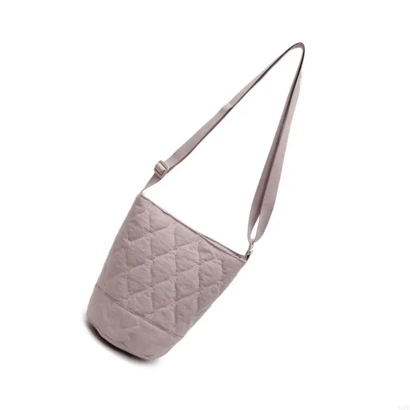 

Привлекательная сумка через плечо. Просторная нейлоновая сумка-ведро. Модная сумка через плечо.