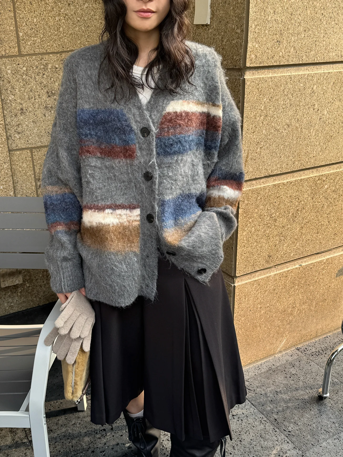 

Winter new Korean retro fashionable V-neck contrasting striped knitted cardigan single breasted soft glutinous top for women