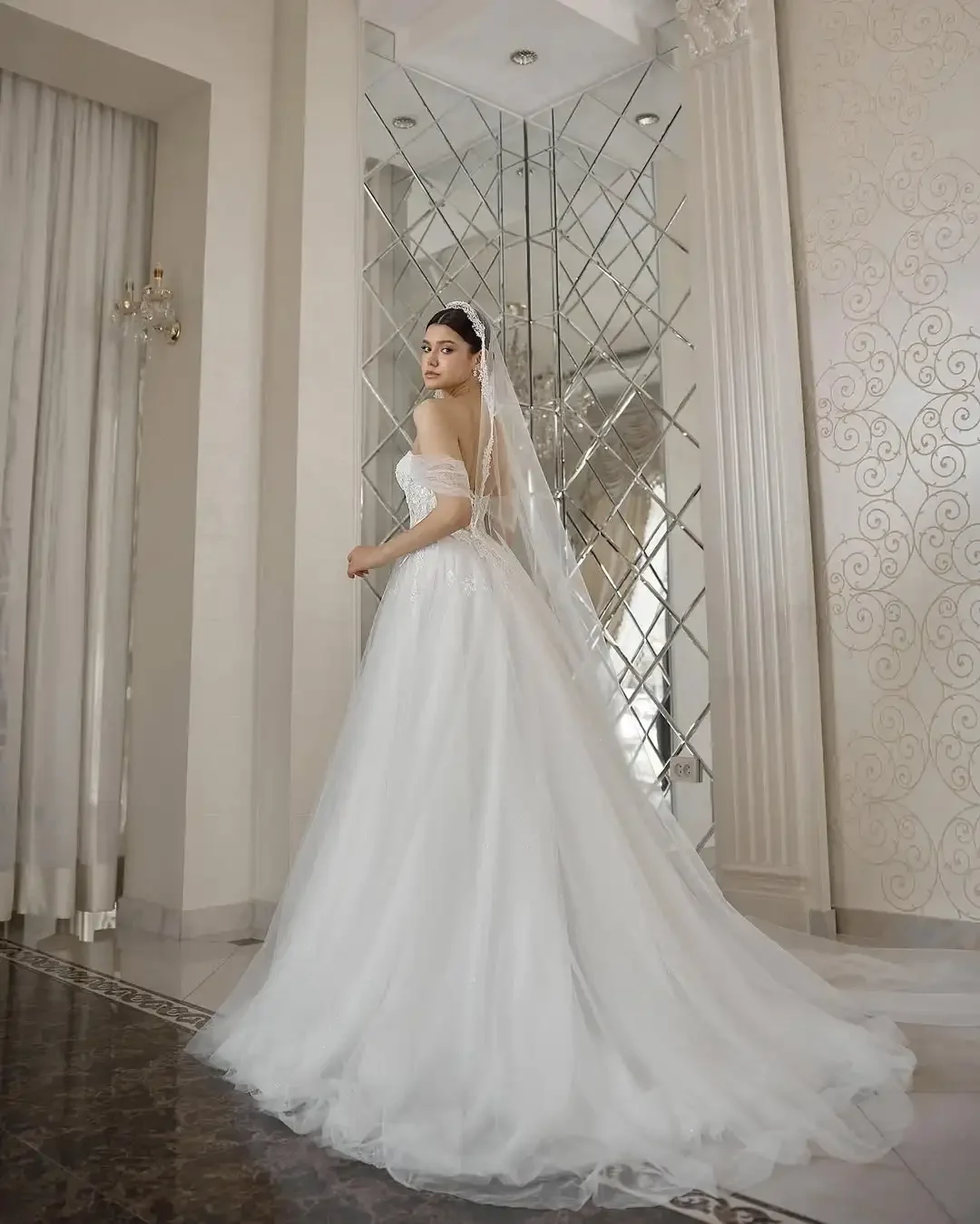 ฟลาวินเค้ก คัสตอมมีด์ปิดไหล่หรูหราผู้หญิงชุดแต่งงานแขนกุดเจ้าหญิงชุดเจ้าสาวเดรส เดอ โนเวีย