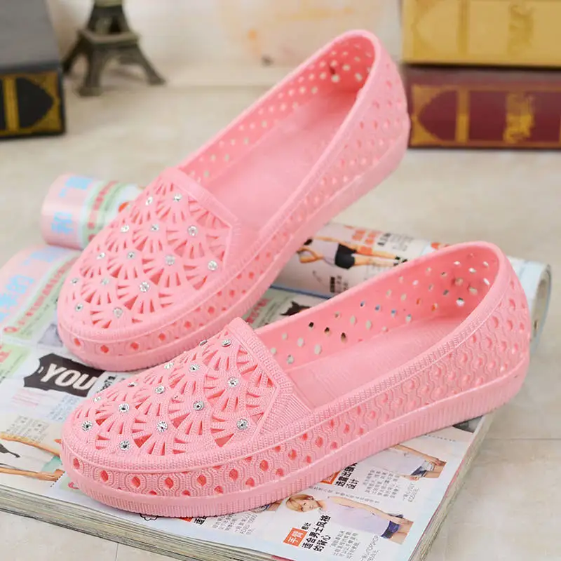 Flat Nurse Shoes Summer White Plastic Sandal for Women Soft Soles Mother Shoes for Women Flat Diamond Beach Shoes Rain Shoes