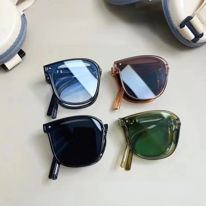 

4pcs New Folding Sunglasses Fashion Glasses Portable Men and Women Same Sunglasses Travel Sunshade Glasses UV Protection