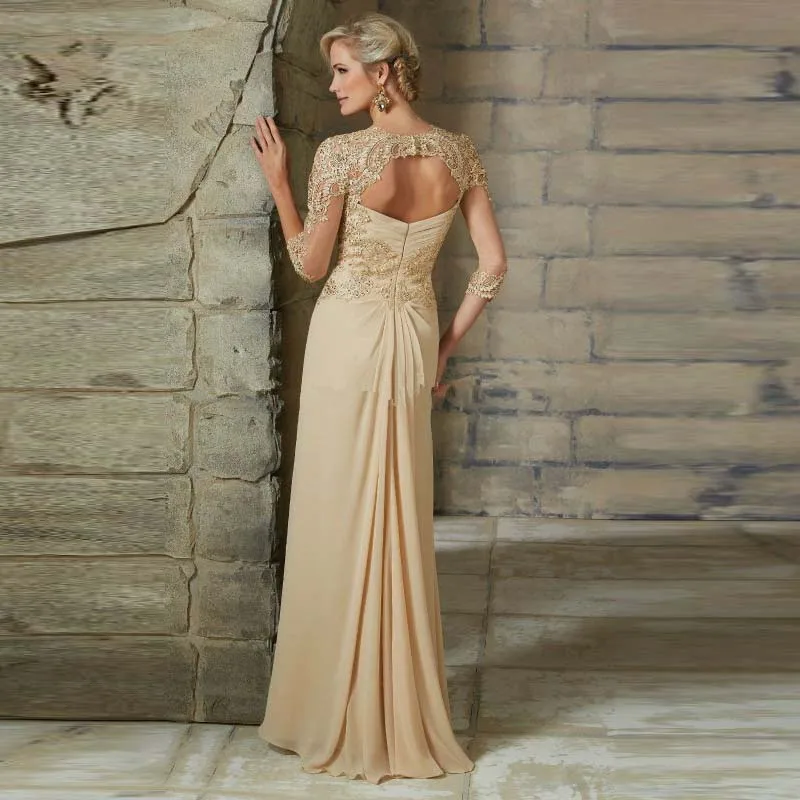 2021 Gorgeous Champagne Chiffon Lace Plunge Neckline Mother of the Bride Dresses With 3/4 Sleeves Wedding Party Gowns Back Out