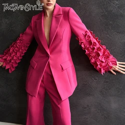 TWOTWINSTYLE Blazer solido con volant impiombati per le donne colletto dentellato manica lunga Patchwork Botton Designer elegante cappotto femminile