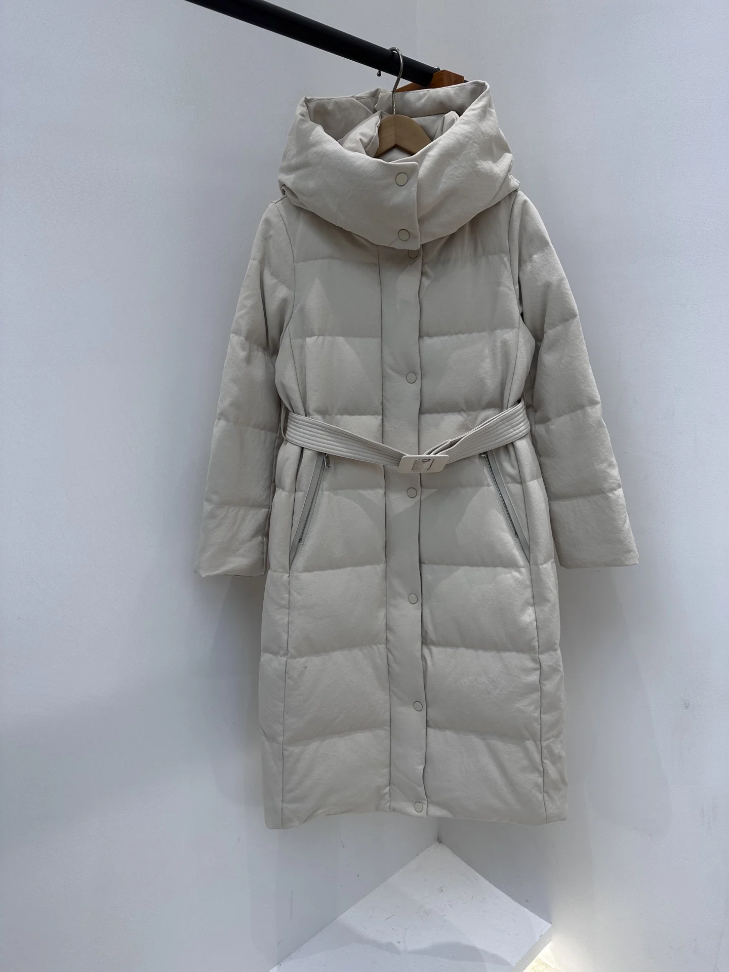 Lang donsjack met capuchon, eenvoudig en veelzijdig, warm in de winter. Ganzendons gevuld dames donsjack 2025, winter nieuwe stijl