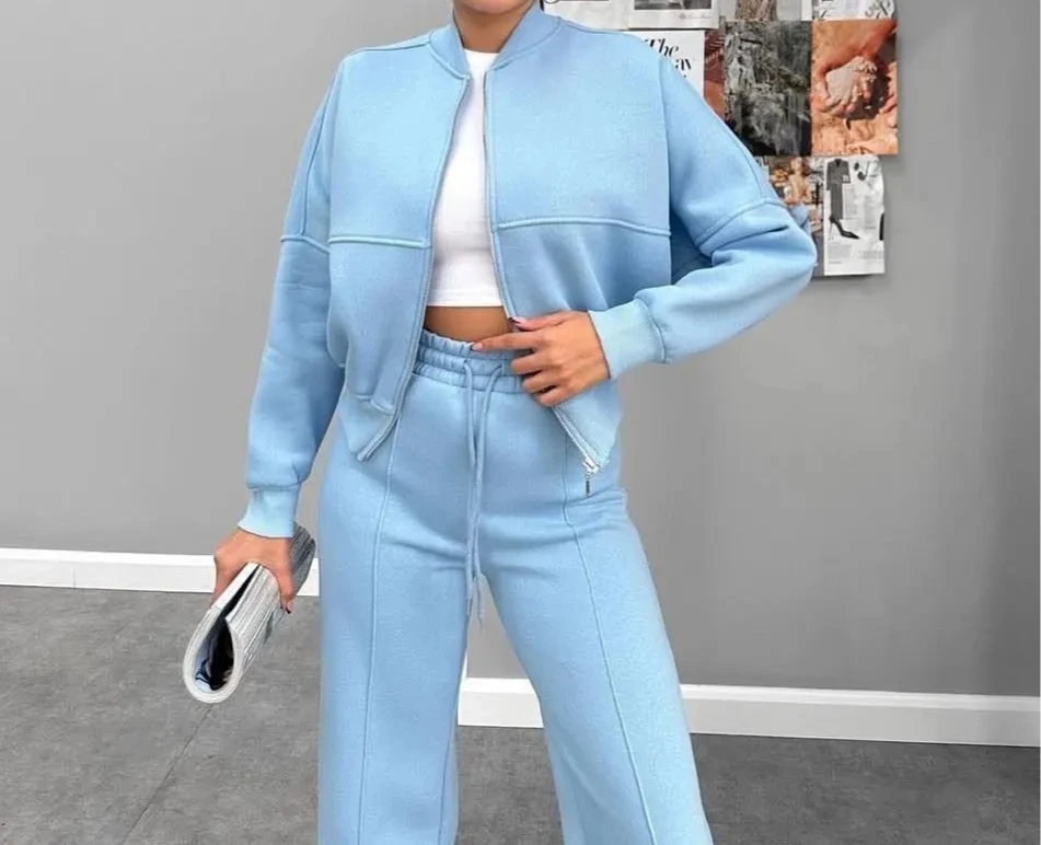

Женский повседневный комплект из толстовки и брюк, весенне-осенний стиль, приталенная молния, топ с открытым вырезом, эластичные брюки свободного тела на шнуровке.