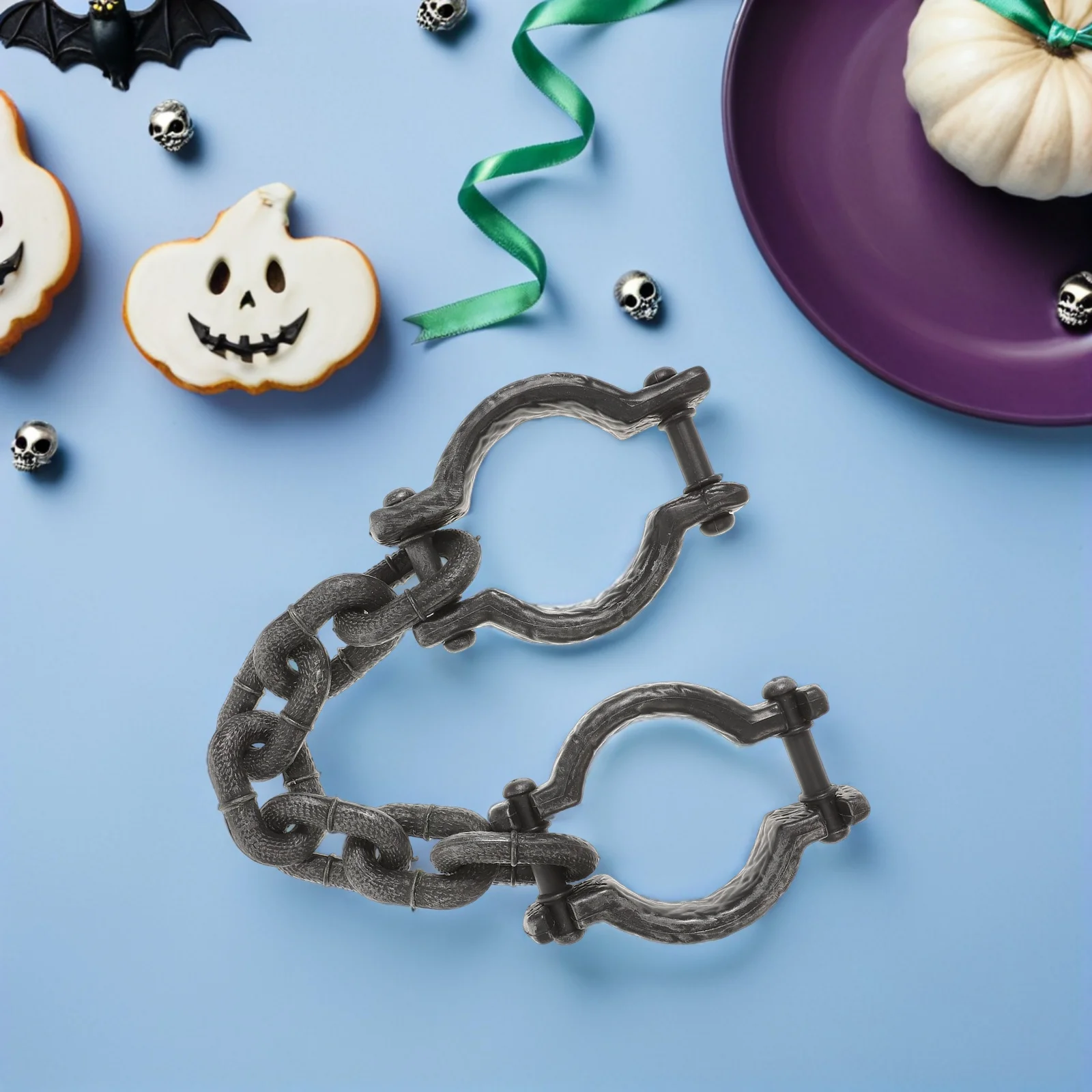 

2Pcs Halloween Decoration Chains Lightweight Plastic Shackles Prop for Spooky Jail Photo Booth Prison Theme Party Cosplay Wrist