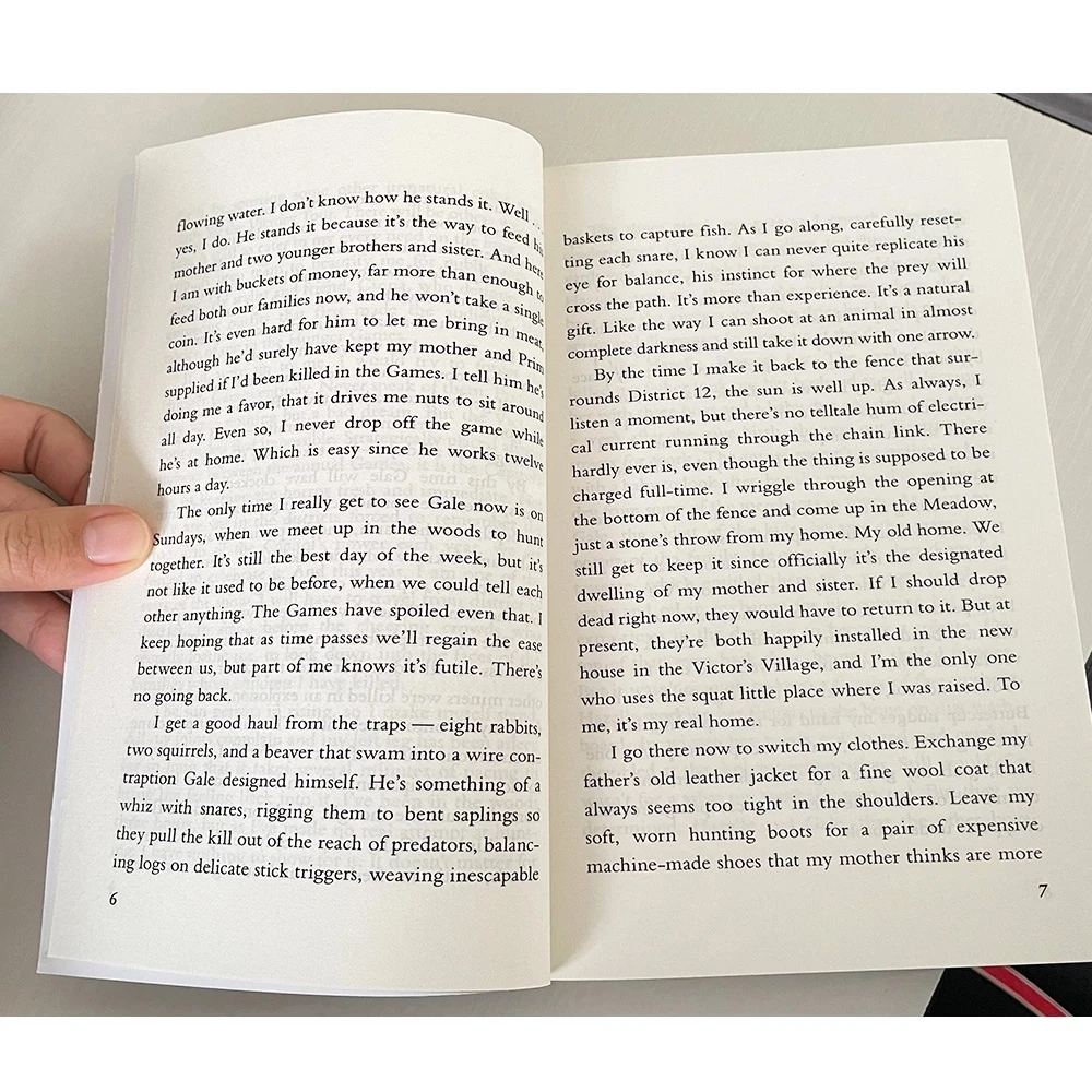 Комплект из 3 книг: «Игры голодных хищников» / «Огни в темноте» / «Дроздья-пересмешницы» на английском языке. Оригинальные романы-новеллы для взрослых.