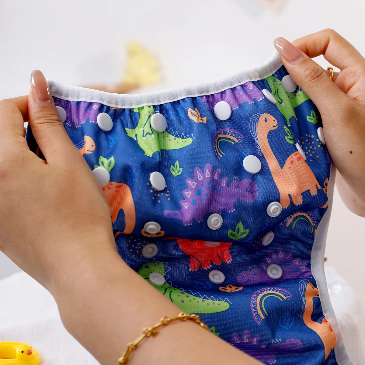 HappyFlute fraldas de pano impermeável, estampas de animais, calça de piscina para bebê, cobertura de fraldas, lavável e ajustável, 1pc