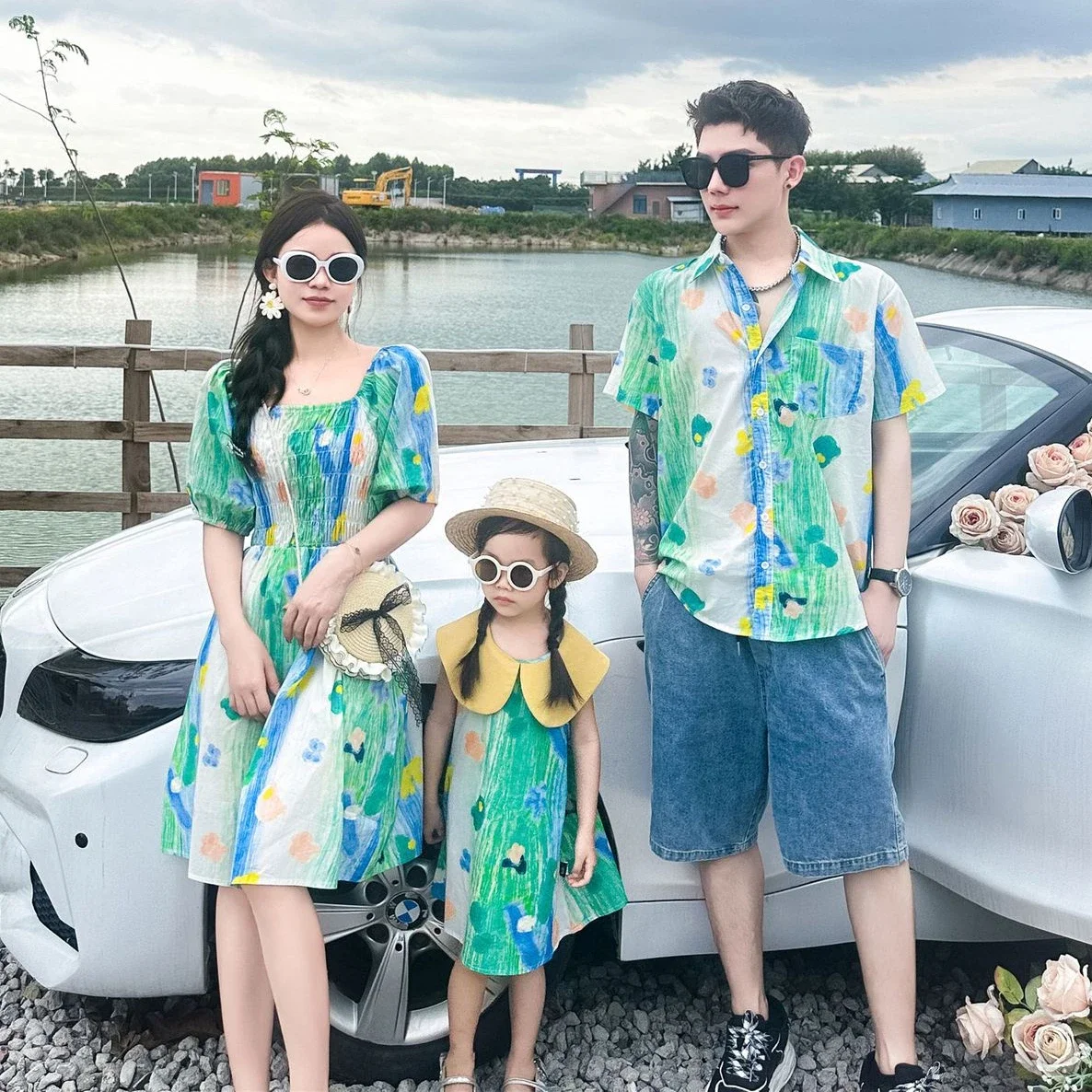 Resort Couple Look Family Beach Clothes Vacation Mom Daughter Matching Green Dress Dad Son Sea Shirts Korean Children Clothing