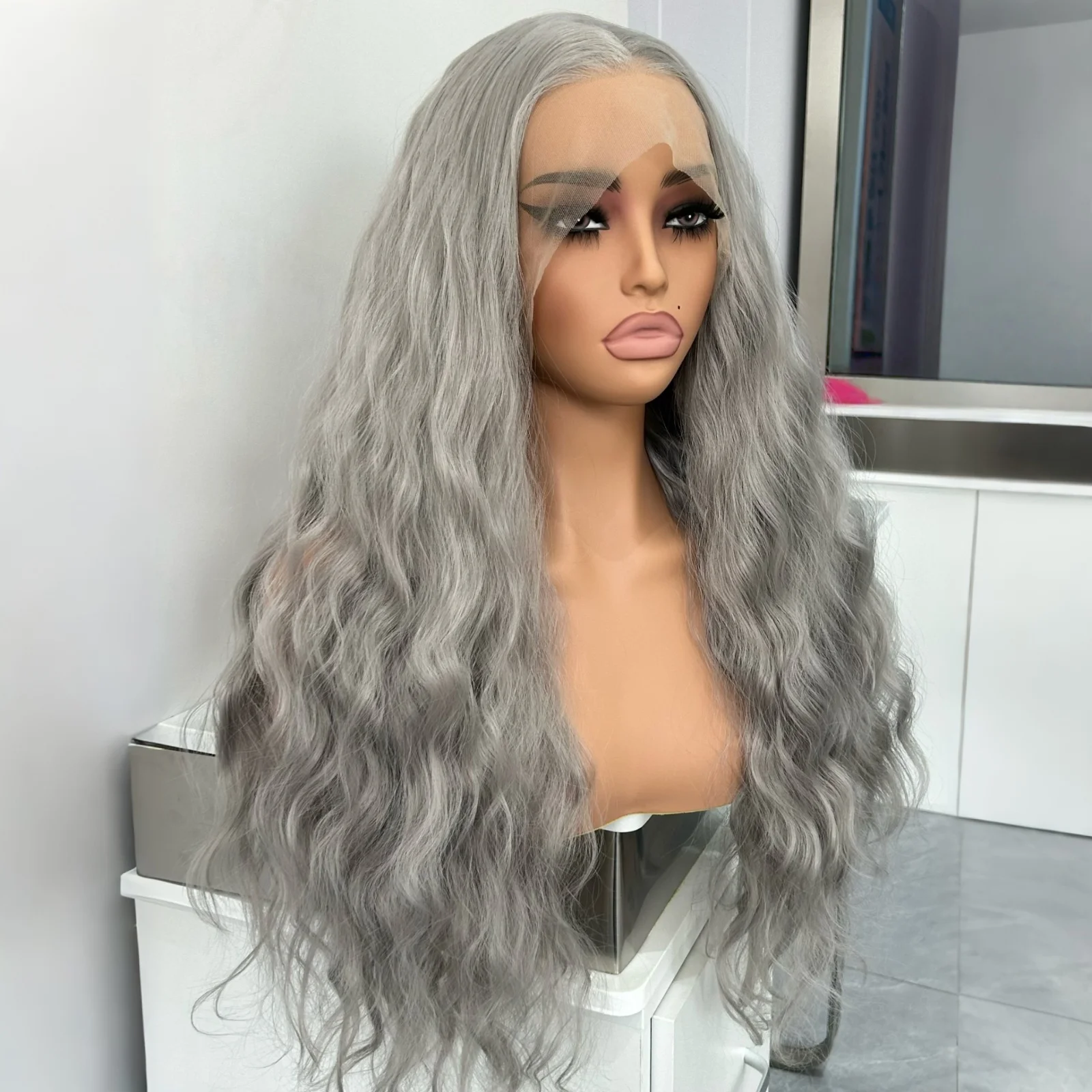 فضي رمادي موجة طبيعية طويلة متموجة مجعد الاصطناعية الدانتيل الجبهة الباروكات للنساء جزء مجاني قبل قطعها موجة المياه الرمادي الملونة الباروكات #1