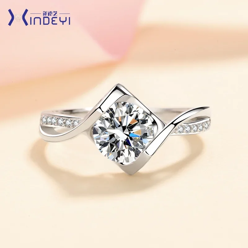 

1.0 Ct Moissanite S925 Silver Ring for Women Plated Pt950 Angel's Kiss Wedding Band Valentine's Day Gift Jewelry Wholesale