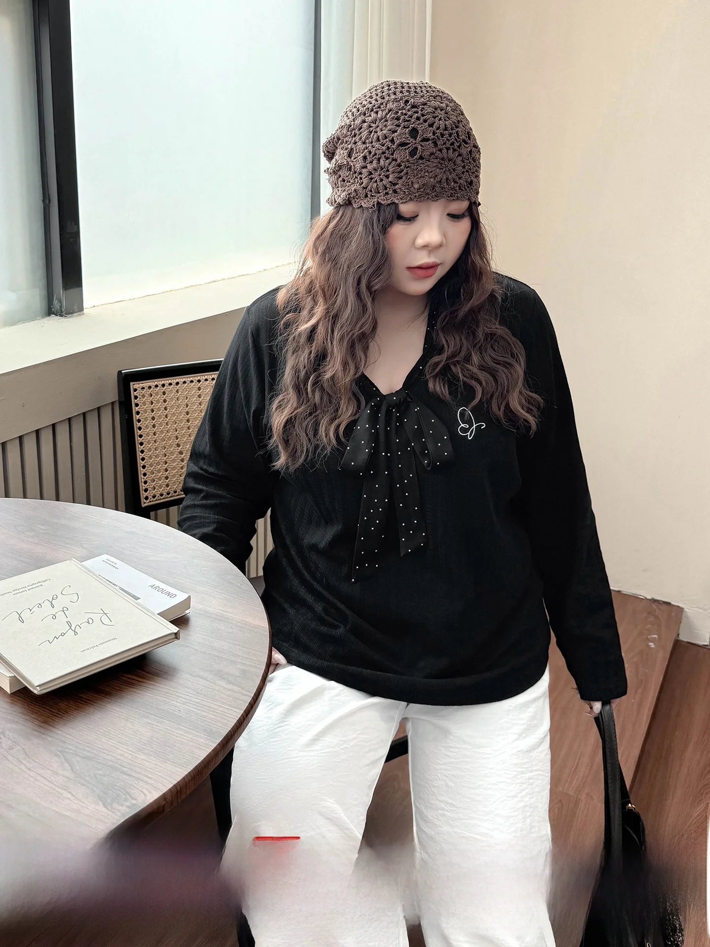 

Романтическая женская футболка большого размера с вышивкой и v-образным вырезом в горошек, длинный свеч, дышащий осенний топ из смеси хлопка и полиэстера