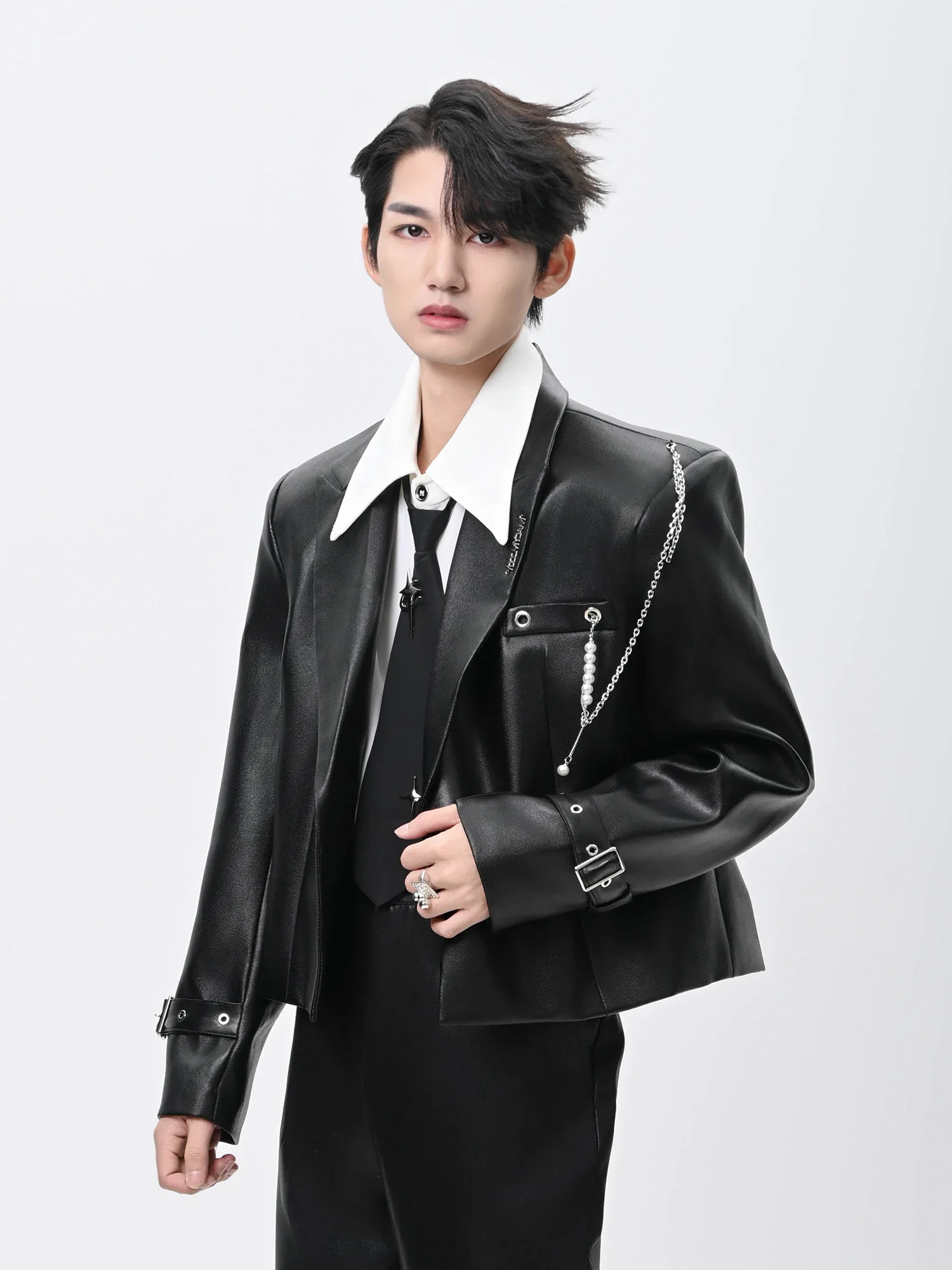 Trendy Male Black Short Blazers Tops Men's 2024 Autumn New Fashion Loose Jackets Pearl Chain Versatile Shoulder Padded Jacket