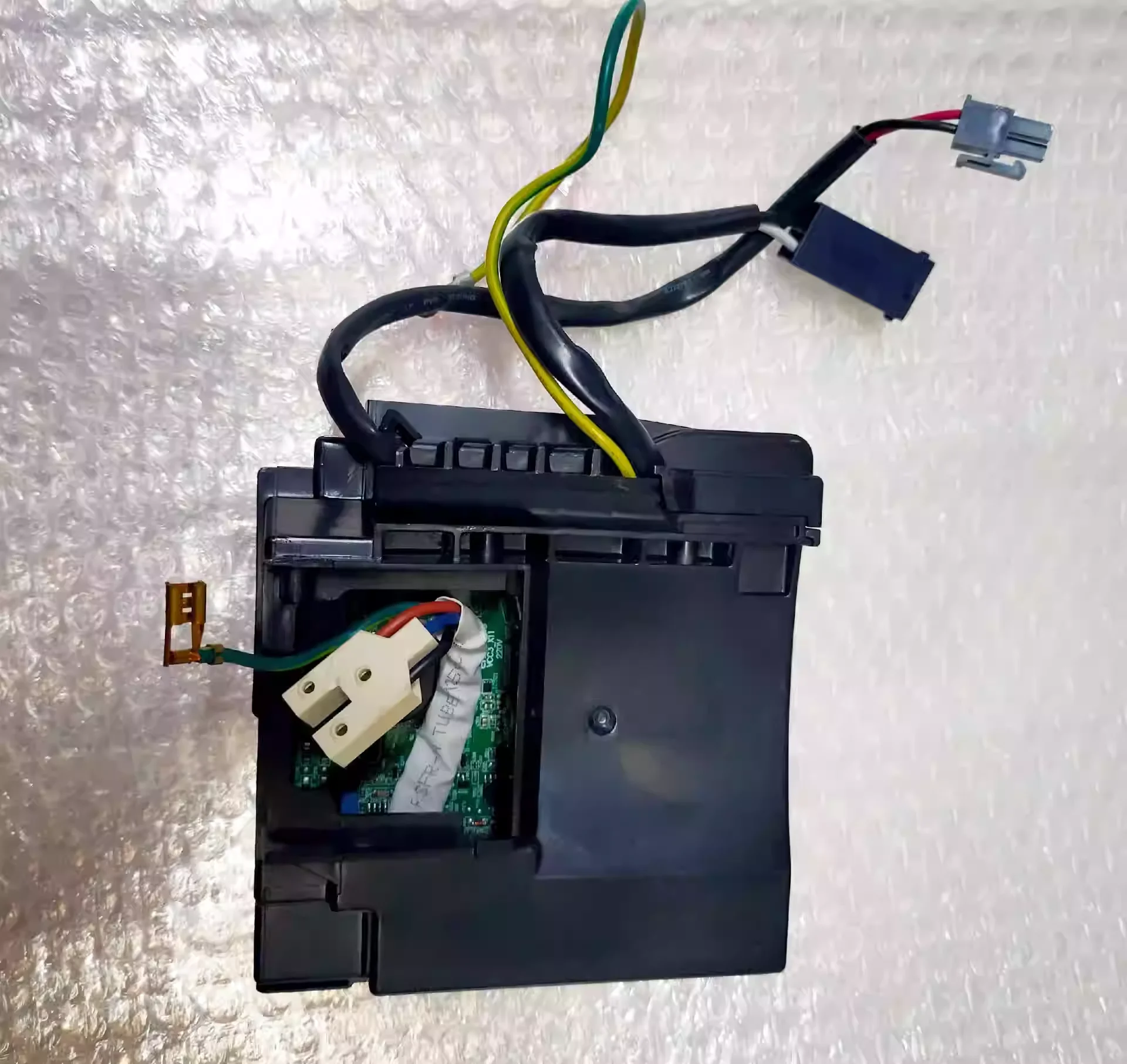 

Плата инвертора для холодильника Haier, модель 0061800104, плата управления VCC3 2456 14F76.