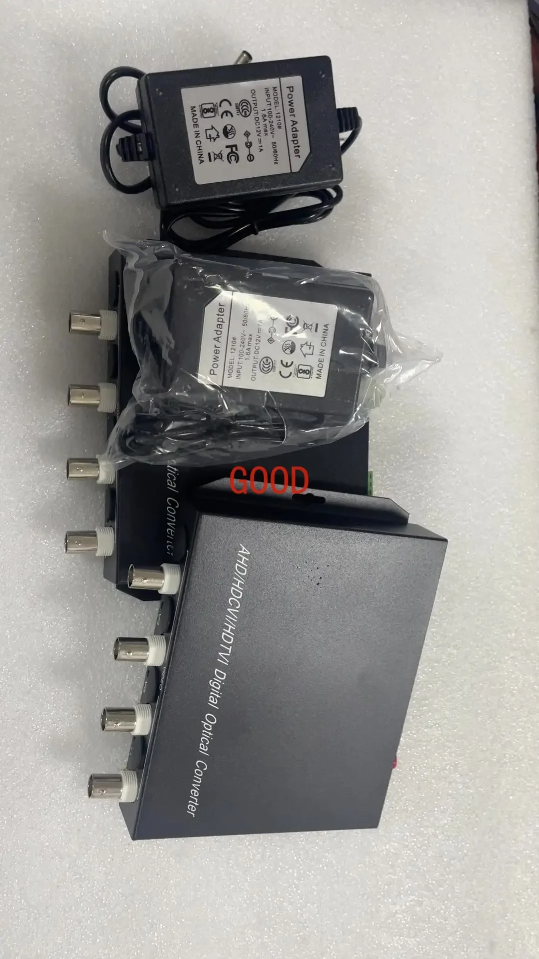 4 قنوات CVI/TVI/AHD HD 1080P 2 مليون بكسل فيديو 1 قناة RS485 بيانات BNC إلى محول بصري رقمي للفيديو من الألياف