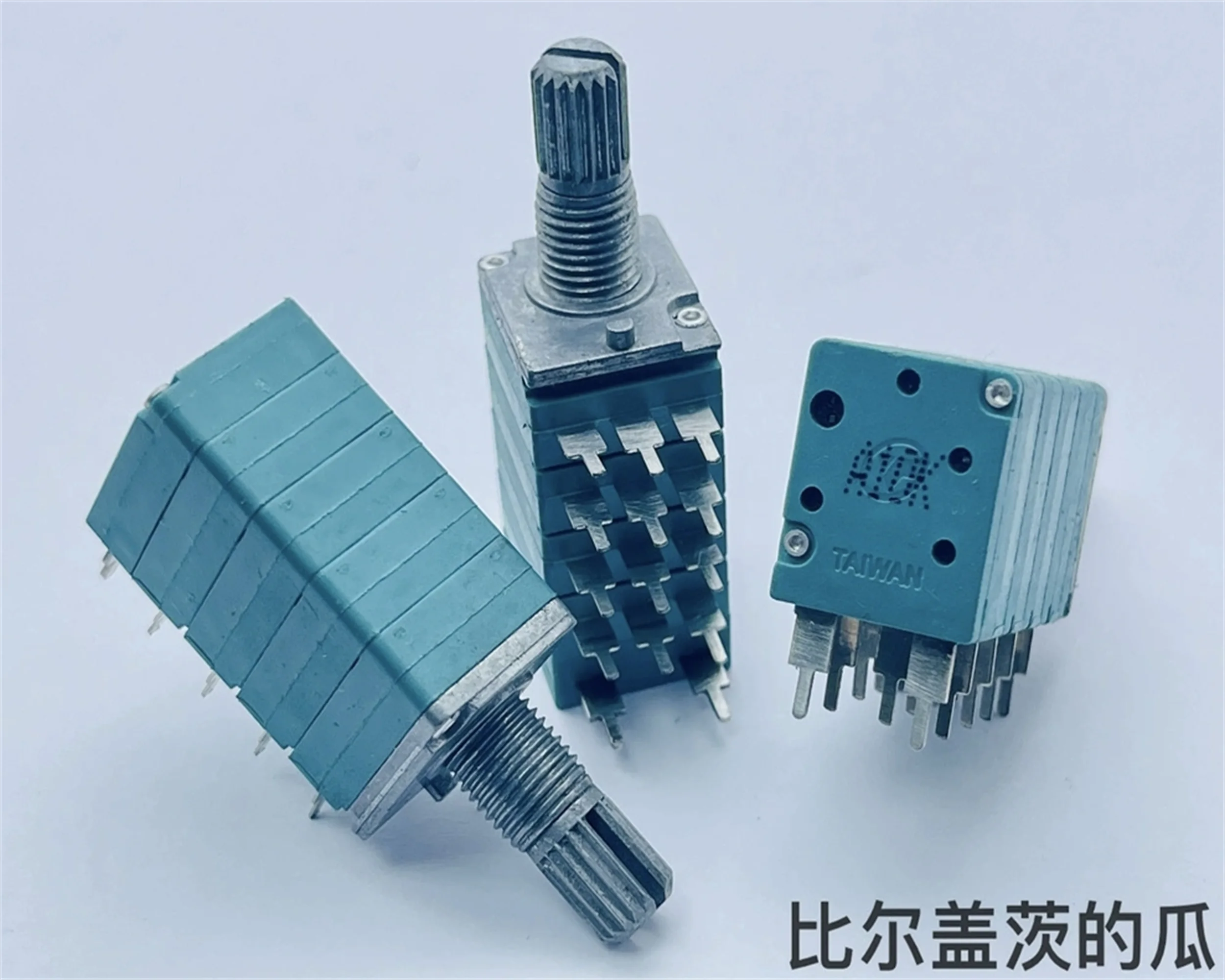 1 PCS Taiwan high-quality quadruple switch precision potentiometer A10K × 4 volume axis length 15