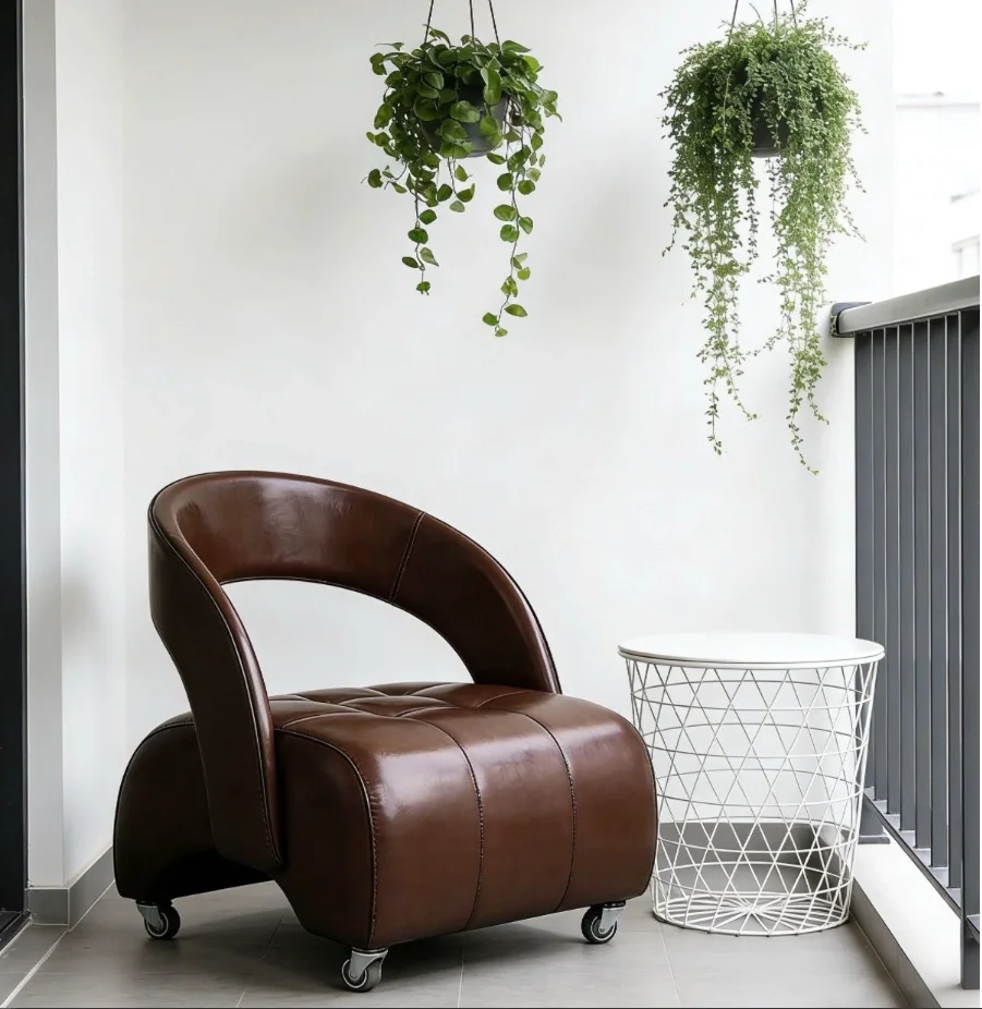 #American & European Vintage French Leisure Rolling Dining Chair With Backrest, Movable Casters For Upscale Restaurant