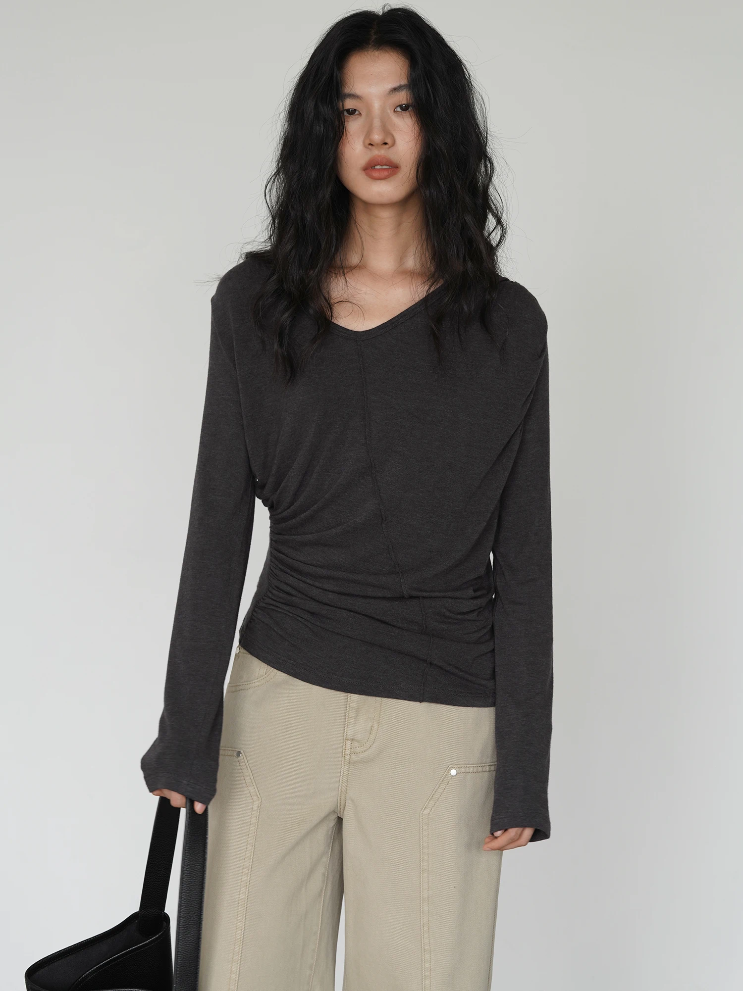 EIGHTHMONTH イエロー ガーゼ Vネック ロングスリーブ レディース トップス 韓国風 スプリングデザイン スリムフィット ピュアデザイア ファッション Tシャツ