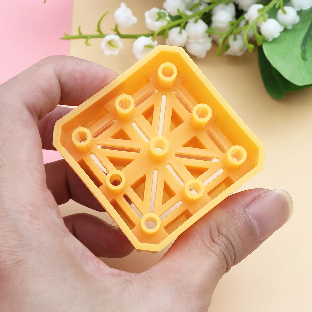 

Plastic Watch Band Bracelet Holder Block Yellow Multipurpose Repair Tool for Watch Band Replacement Mount Support Stand