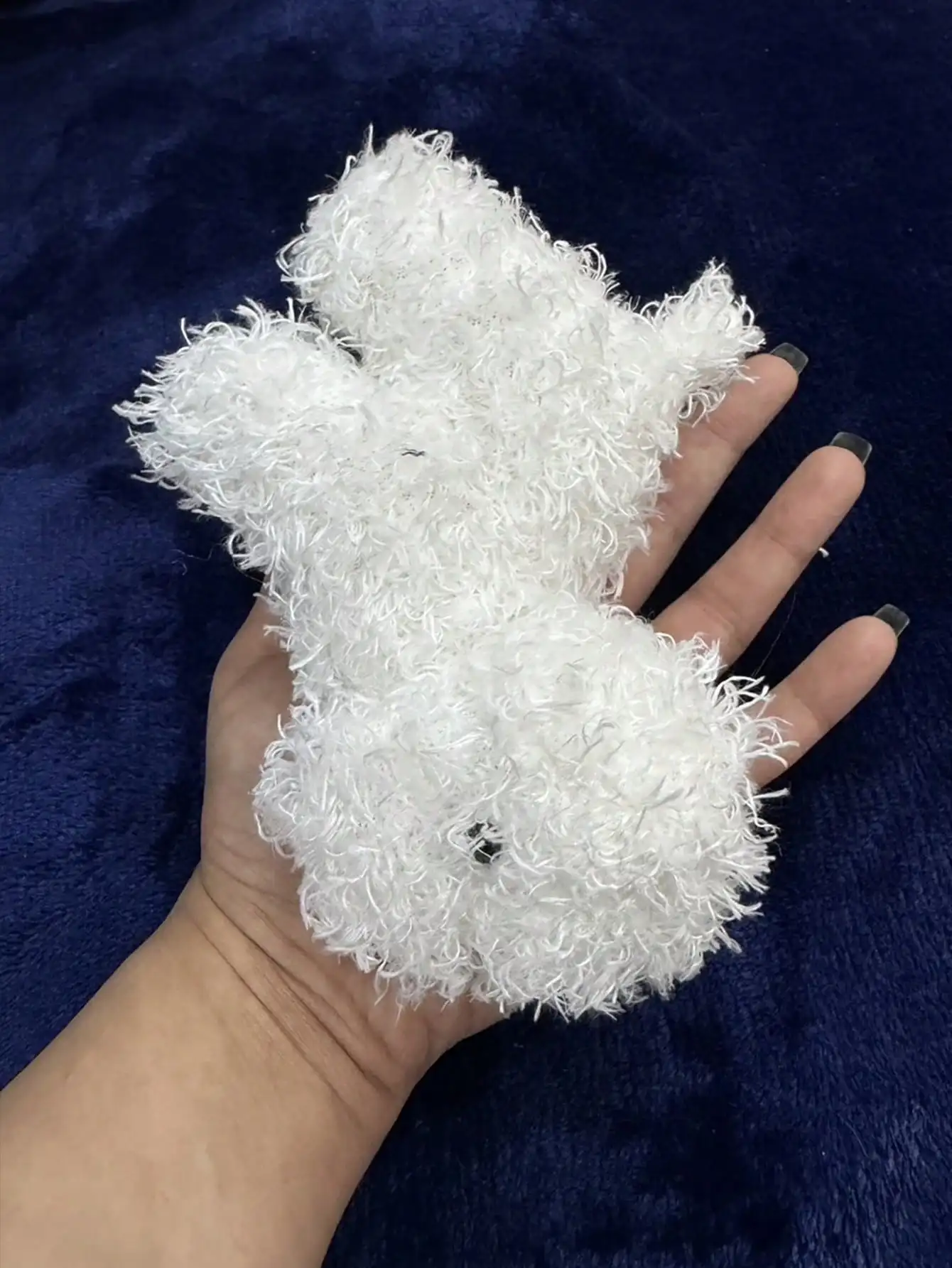 Una simpatica mini bambola realistica per cuccioli di peluche per cani, adatta come regalo per i fratelli più giovani da giocare con o come pezzo decorativo