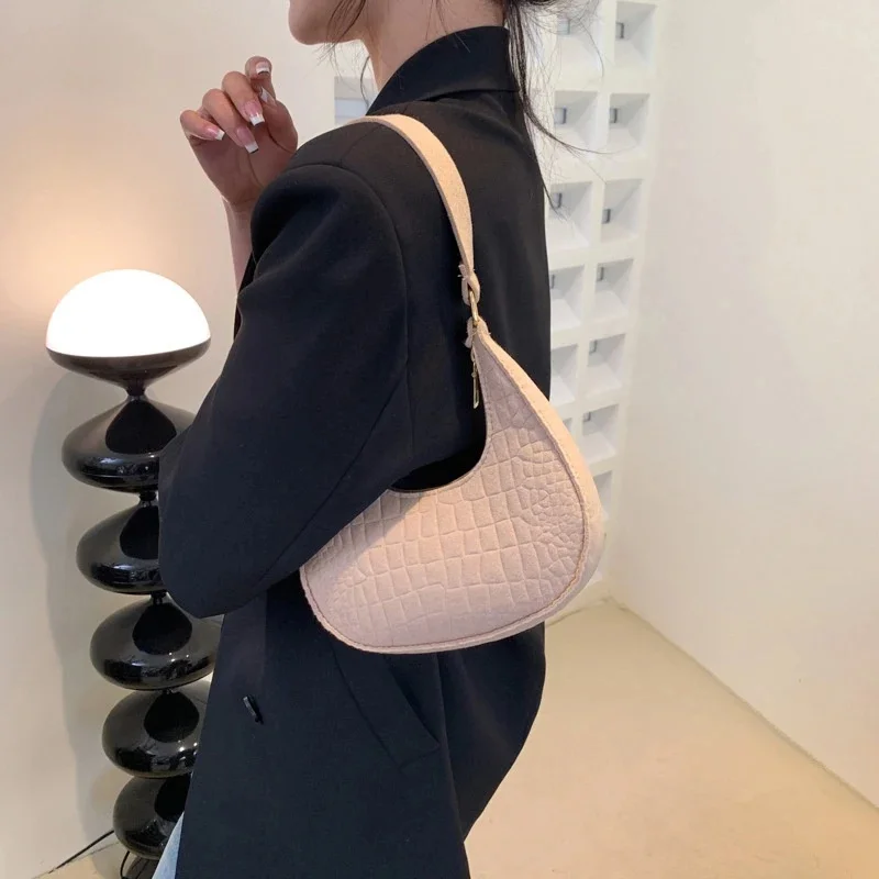 Retro Leisure Women's Handbag Pure Felt Fashion Underarm Bag Senior Design Women Shoulder Bag Designer Solid Color Dumplings Bag - view 5