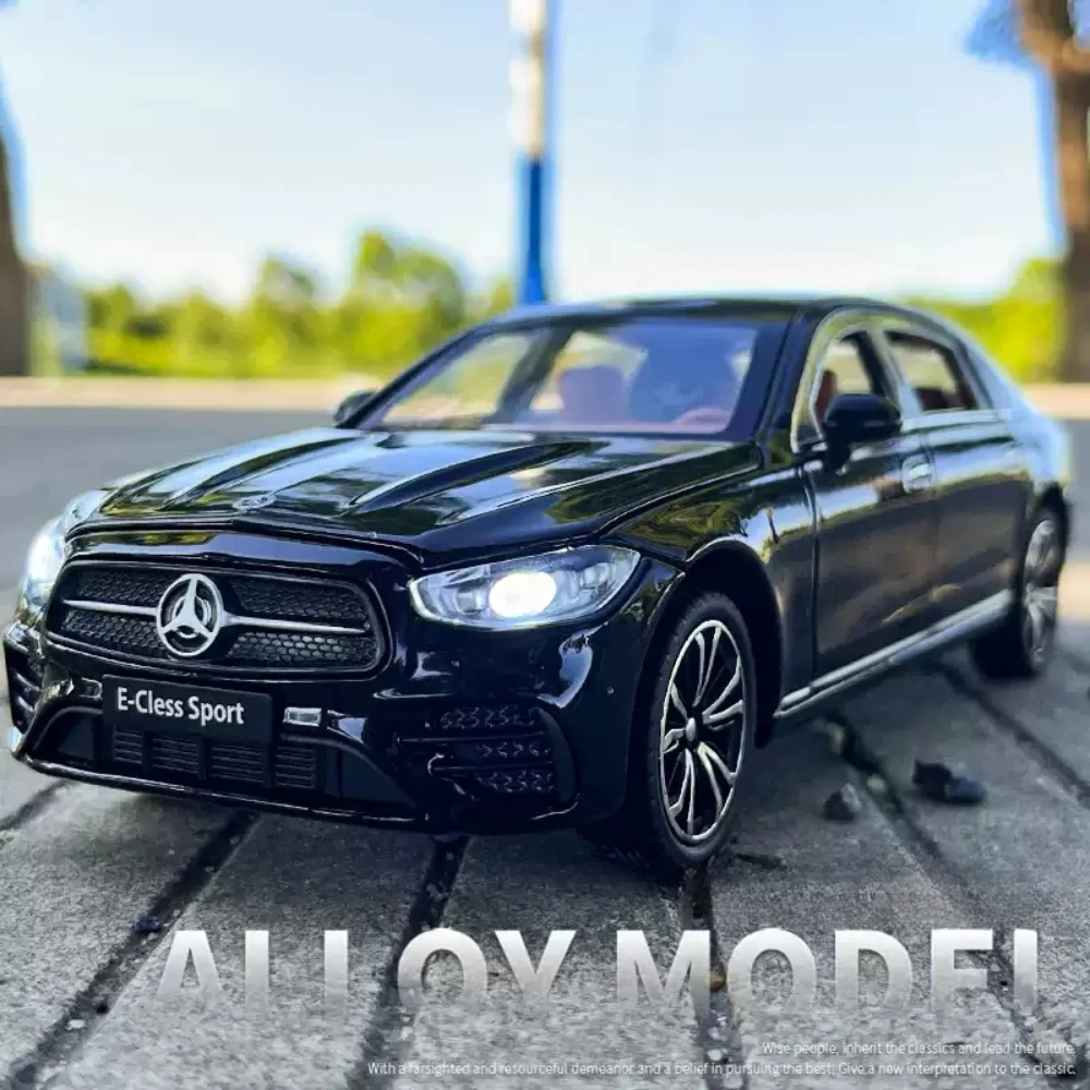 

1:32 E300L C260L Alloy Car Toys Diecast Model 6 Doors Opened Sound Light Pull Back Metal Body Rubber Tires Vehice for Kids Gifts