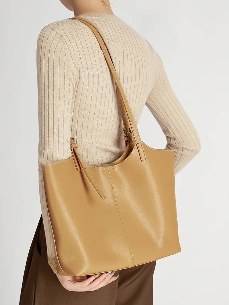 

2026 New Korean Style Tote Bag, Elegant & Stylish Large Capacity Women's Bag, Versatile Soft Cowhide Shoulder Bag
