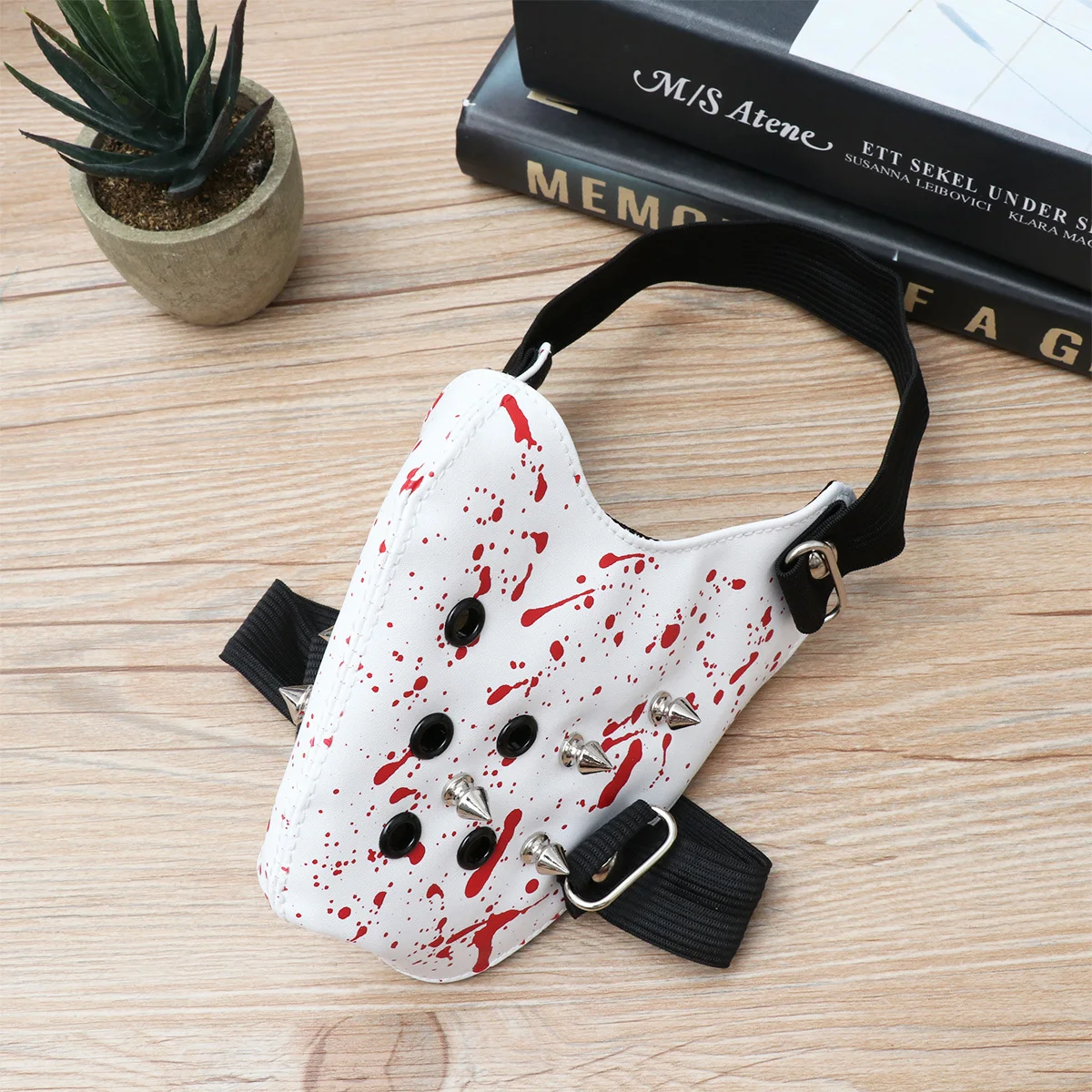 

Rivet Half Face Mask Halloween Mask Cool Punk Bloody Personality Design Adjustable Elastic Band
