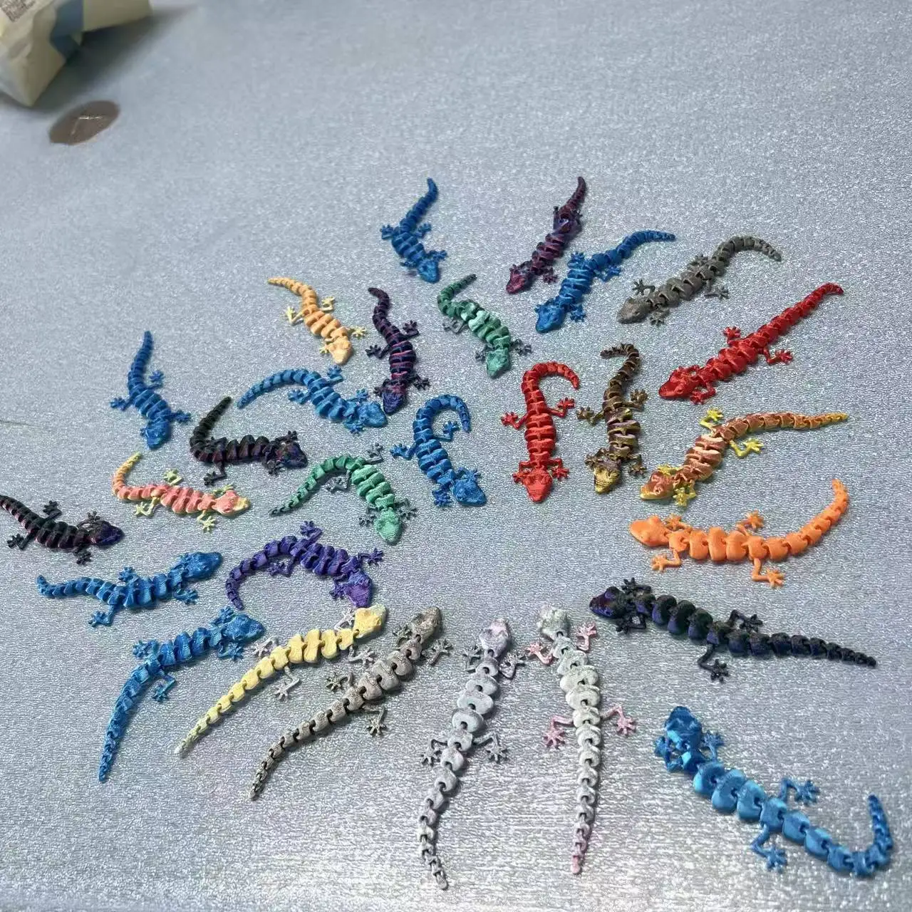 Multi‑Pack of 3D Colorful Gecko Wall Decorations - Printed Home Ornaments for Room Decor & Holiday Gifts - Random Colors image 5