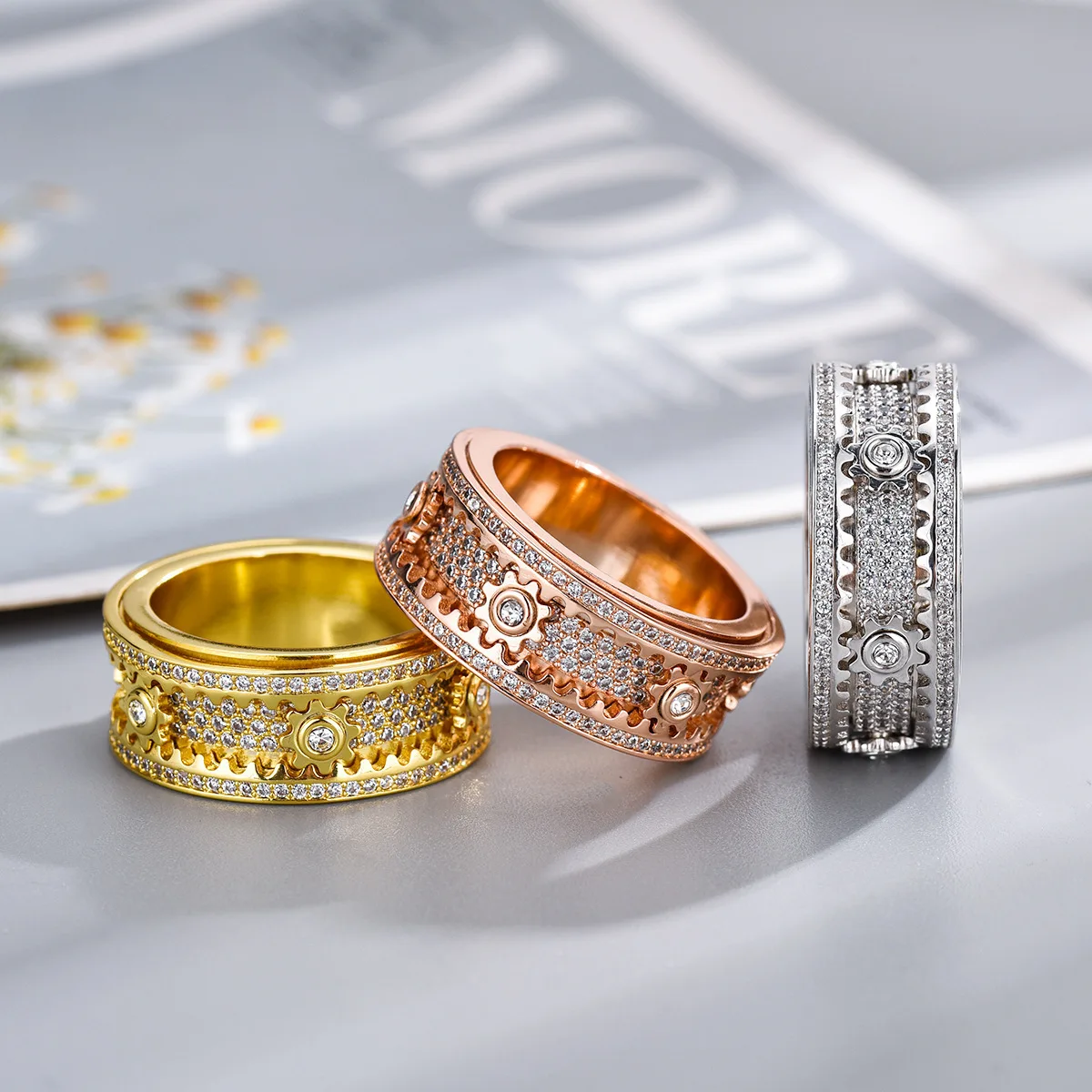 Full-diamond rotating gear can turn full-star double-layer rings couples' stress-relief ring jewelry gift