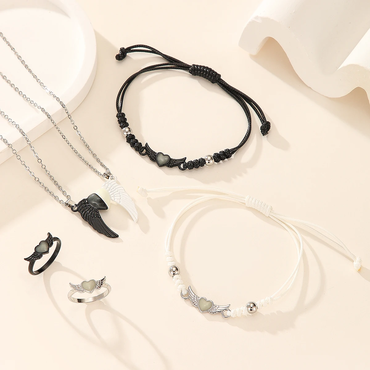 مجموعة أساور على شكل قلب مضيء وثلاثية الأبعاد على شكل جناح للزوجين للنساء مجموعة مجوهرات عصرية مكونة من 6 قطع