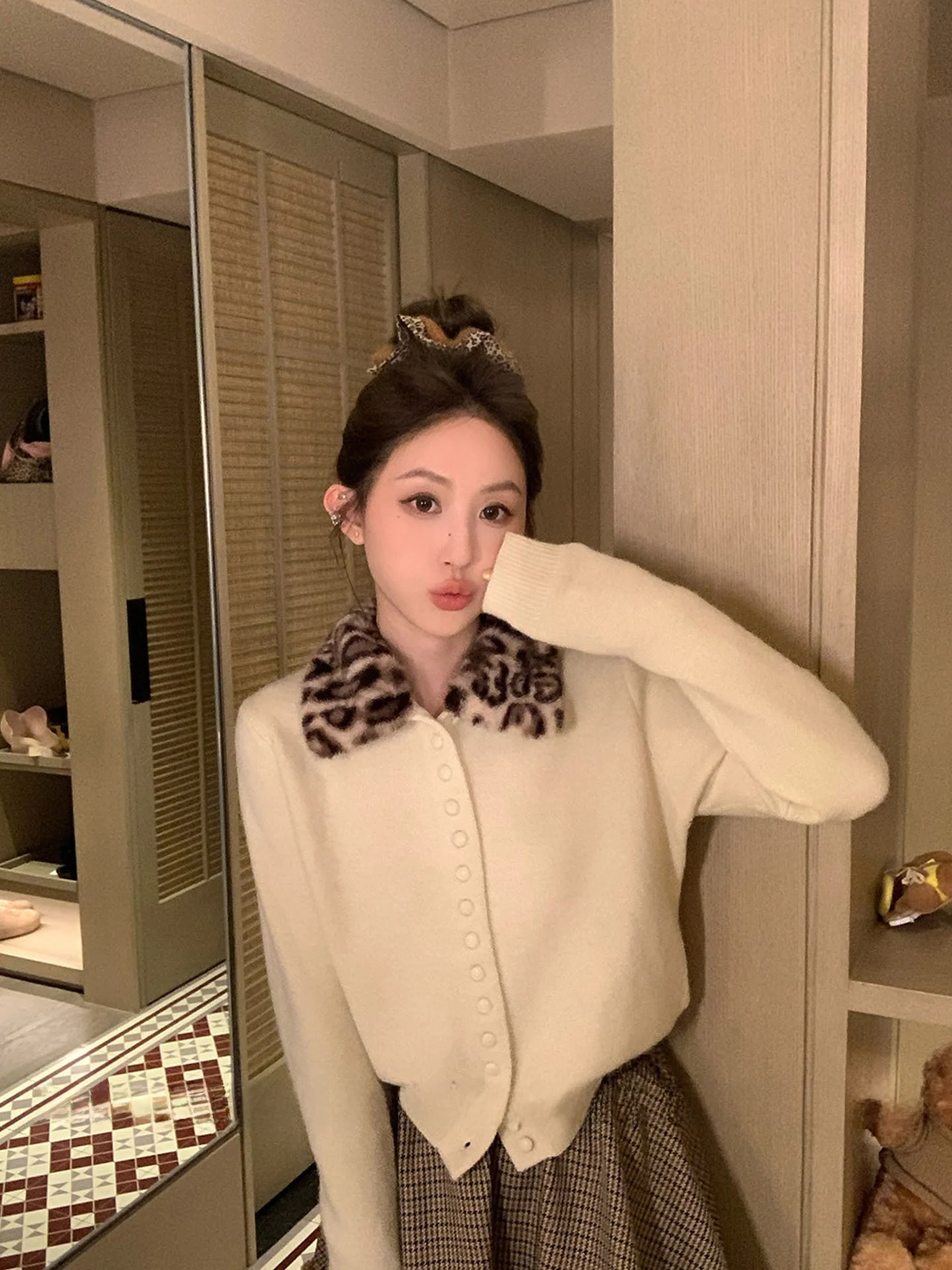 

Ladies Long Sleeve Knitted Sweater Loose Fit Open Cardigan Style Leopard Print Turn-down Collar Casual Slimming Fashion Top