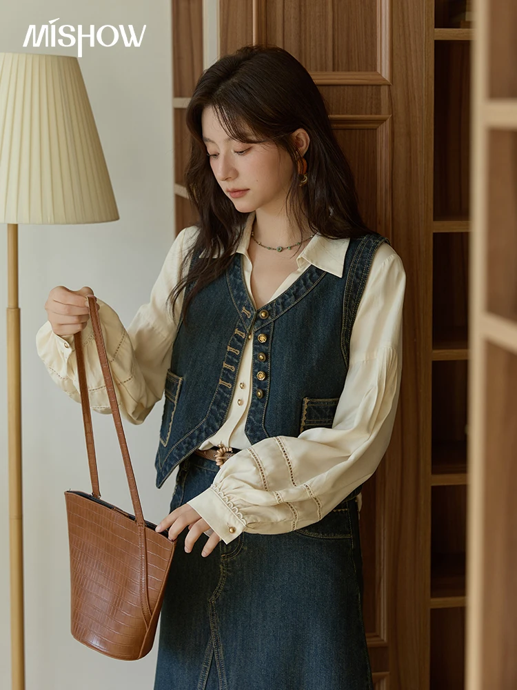

MISHOW Retro Cowboy Vest 2025 Autumn Contrast Embroidery Sleeveless Denim Coats Symmetrical Patch Pockets V-neck Coat MXE41W0801