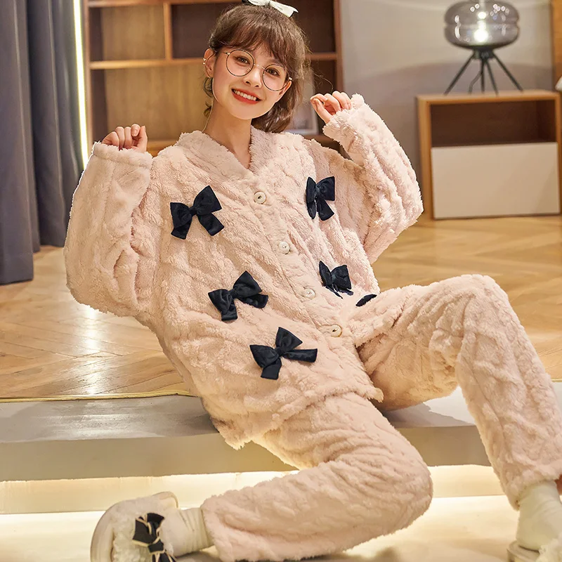 

New winter simple sweet and cute warm ladies pajamas flannel cardigan button home clothes plus velvet coral velvet two-piece set